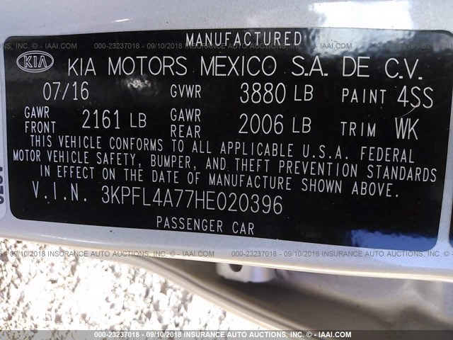 3KPFL4A77HE020396 - 2017 KIA FORTE LX/S SILVER photo 9