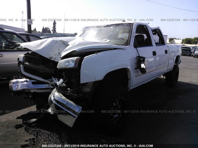 1GCHC23U64F196050 - 2004 CHEVROLET SILVERADO C2500 HEAVY DUTY WHITE photo 2