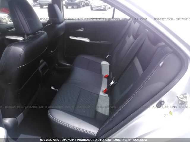 4T1BF1FK7EU455736 - 2014 TOYOTA CAMRY L/SE/LE/XLE ვერცხლისფერი ფოტო 8