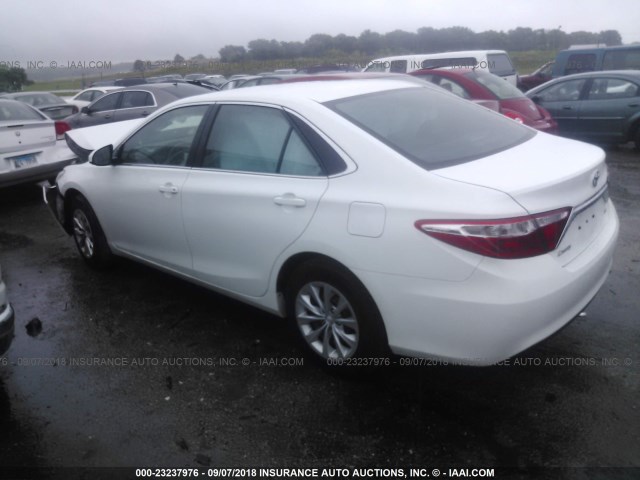 4T1BF1FK3HU781943 - 2017 TOYOTA CAMRY LE/XLE/SE/XSE 白色 照片 3