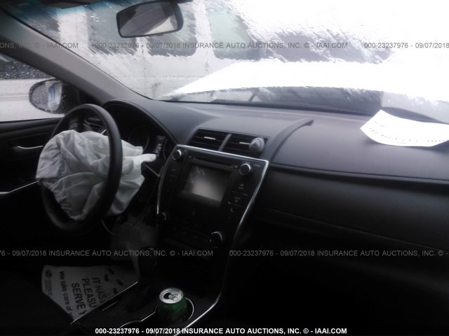 4T1BF1FK3HU781943 - 2017 TOYOTA CAMRY LE/XLE/SE/XSE 白色 照片 5