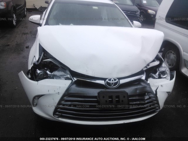 4T1BF1FK3HU781943 - 2017 TOYOTA CAMRY LE/XLE/SE/XSE 白色 照片 6