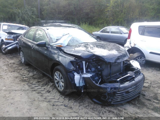 4T1BF1FK2GU205050 - 2016 TOYOTA CAMRY LE/XLE/SE/XSE 黑色 照片 1