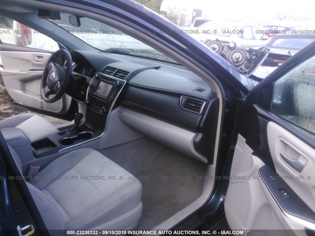 4T1BF1FK2GU205050 - 2016 TOYOTA CAMRY LE/XLE/SE/XSE 黑色 照片 5