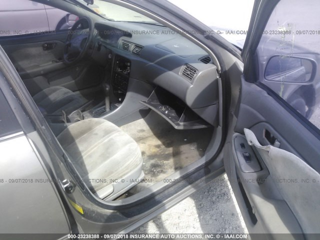 4T1BG28K5WU196763 - 1998 TOYOTA CAMRY CE/LE/XLE 棕色 照片 5