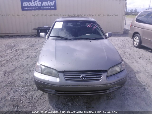 4T1BG28K5WU196763 - 1998 TOYOTA CAMRY CE/LE/XLE 棕色 照片 6
