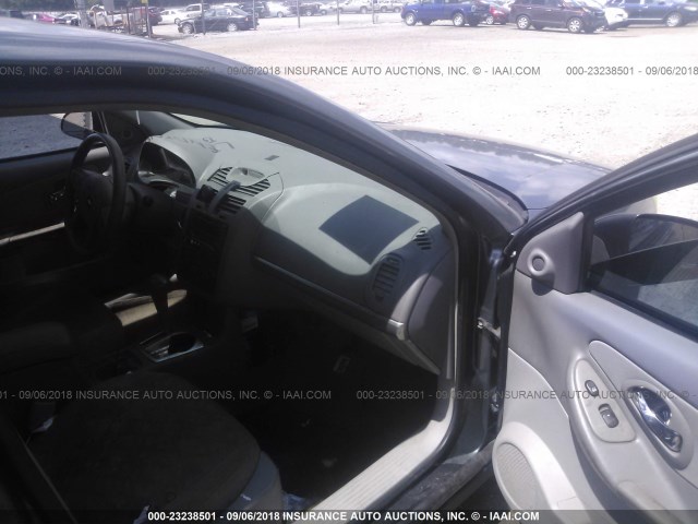 1G1ZT52835F297938 - 2005 CHEVROLET MALIBU LS GRAY photo 5