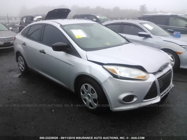 1FAHP3E26CL403046 - 2012 FORD FOCUS S SILVER photo 1