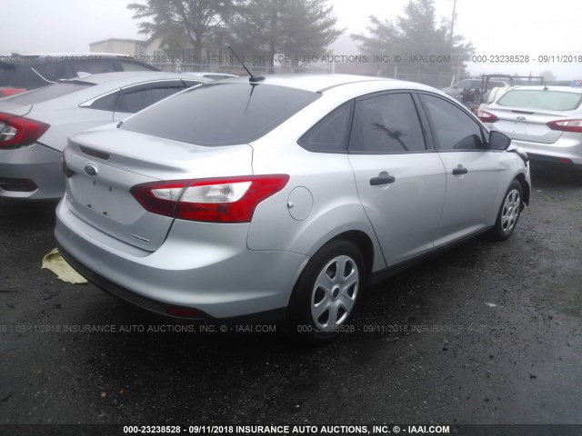 1FAHP3E26CL403046 - 2012 FORD FOCUS S SILVER photo 4