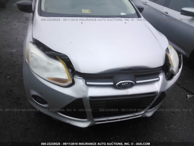 1FAHP3E26CL403046 - 2012 FORD FOCUS S SILVER photo 6