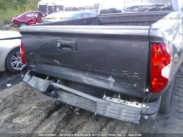 5TFRM5F18HX121547 - 2017 TOYOTA TUNDRA DOUBLE CAB SR/SR5 GRAY photo 6