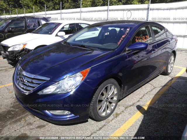 5NPEC4AC2BH023010 - 2011 HYUNDAI SONATA SE/LIMITED BLUE photo 2