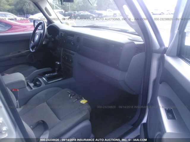 1J8HG48K77C650098 - 2007 JEEP COMMANDER SILVER photo 5