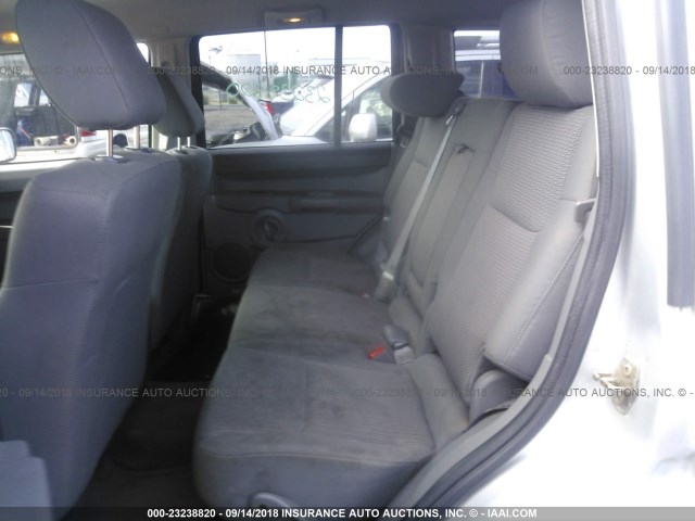 1J8HG48K77C650098 - 2007 JEEP COMMANDER SILVER photo 8