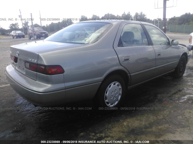 4T1BG28K0WU313231 - 1998 TOYOTA CAMRY CE/LE/XLE GRAY photo 4