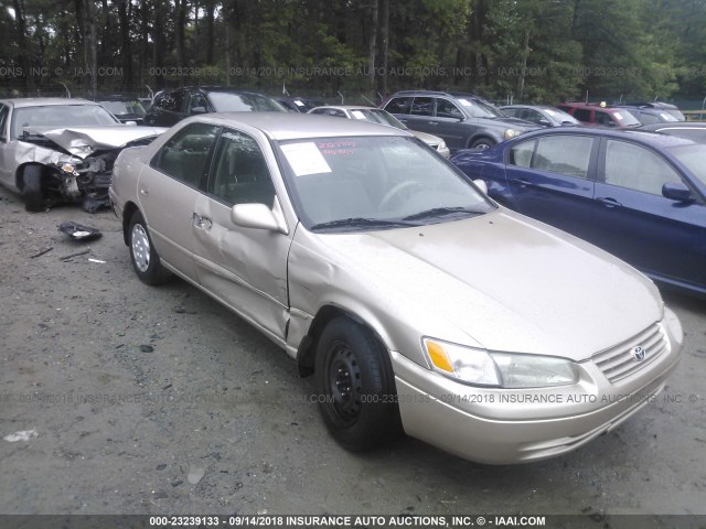 4T1BG22K2WU283058 - 1998 TOYOTA CAMRY CE/LE/XLE 金色 照片 1