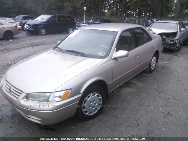 4T1BG22K2WU283058 - 1998 TOYOTA CAMRY CE/LE/XLE 金色 照片 2