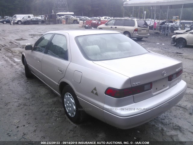 4T1BG22K2WU283058 - 1998 TOYOTA CAMRY CE/LE/XLE 金色 照片 3