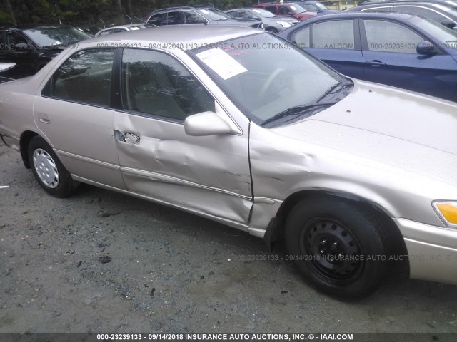 4T1BG22K2WU283058 - 1998 TOYOTA CAMRY CE/LE/XLE 金色 照片 6