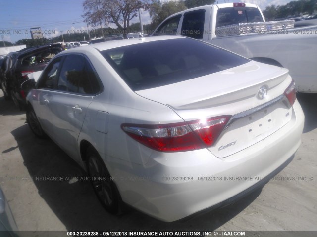 4T1BF1FK1HU330347 - 2017 TOYOTA CAMRY LE/XLE/SE/XSE 白色 照片 3