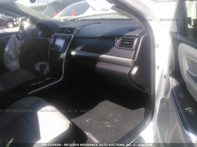 4T1BF1FK1HU330347 - 2017 TOYOTA CAMRY LE/XLE/SE/XSE 白色 照片 5