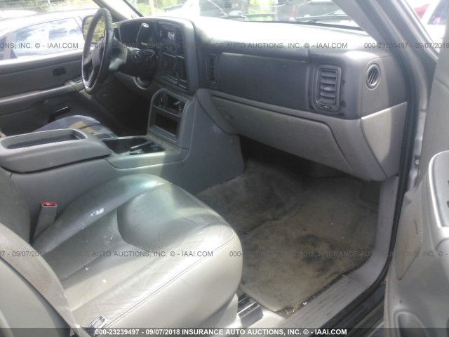 1GNEC16ZX4J238194 - 2004 CHEVROLET SUBURBAN C1500 GRAY photo 5