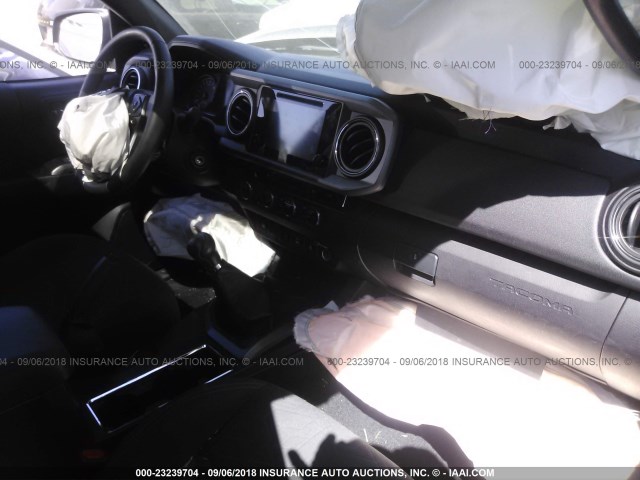 5TFCZ5AN9HX104208 - 2017 TOYOTA TACOMA DBL CAB/SR/TRDSPT/OR/PRO ნაცრისფერი ფოტო 5