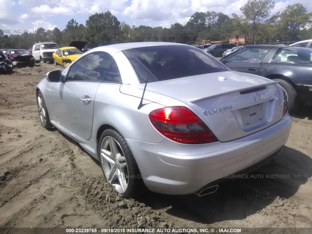 WDBWK54F99F191541 - 2009 MERCEDES-BENZ SLK 300 SILVER photo 3