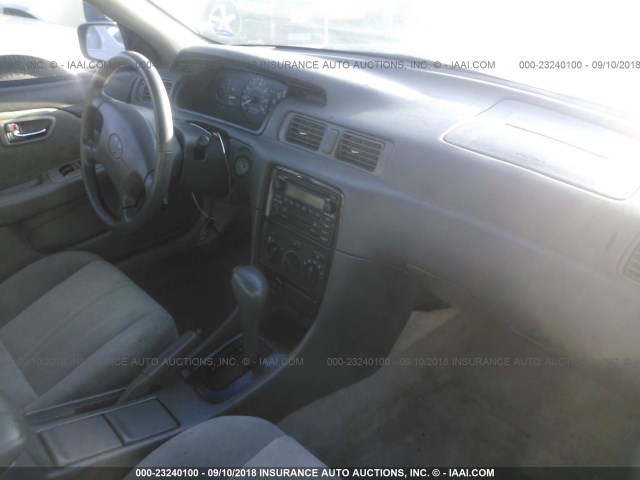 JT2BG22K410565814 - 2001 TOYOTA CAMRY CE/LE/XLE 金色 照片 5