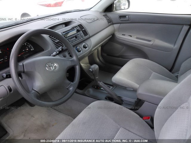 JTDBE32K020025865 - 2002 TOYOTA CAMRY LE/XLE/SE 灰色 照片 5