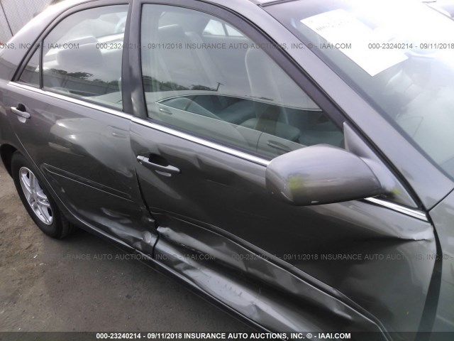 JTDBE32K020025865 - 2002 TOYOTA CAMRY LE/XLE/SE 灰色 照片 6