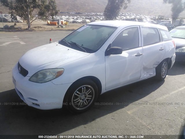 2T1KR32E34C281957 - 2004 TOYOTA COROLLA MATRIX XR WHITE photo 2