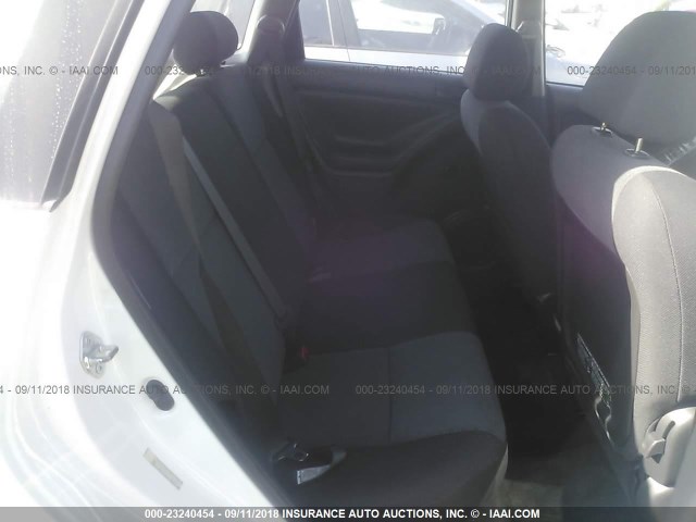 2T1KR32E34C281957 - 2004 TOYOTA COROLLA MATRIX XR WHITE photo 8