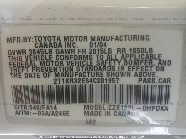 2T1KR32E34C281957 - 2004 TOYOTA COROLLA MATRIX XR WHITE photo 9