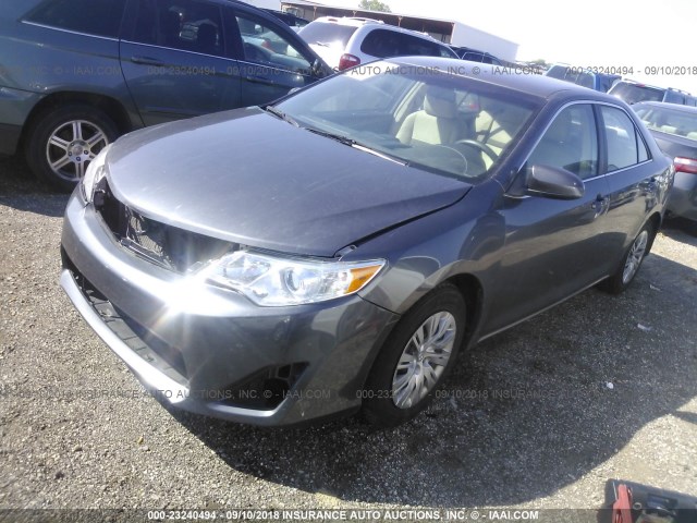 4T1BF1FK1EU337763 - 2014 TOYOTA CAMRY L/SE/LE/XLE GRAY photo 2