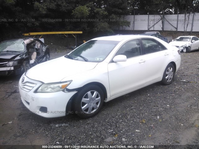 4T1BF3EK3AU534585 - 2010 TOYOTA CAMRY SE/LE/XLE WHITE photo 2