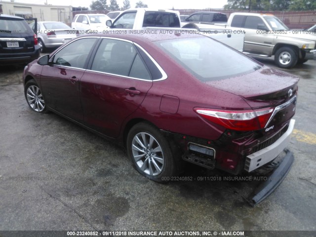 4T1BF1FKXHU735767 - 2017 TOYOTA CAMRY LE/XLE/SE/XSE 栗色 照片 3