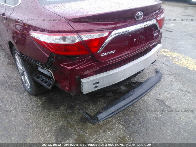 4T1BF1FKXHU735767 - 2017 TOYOTA CAMRY LE/XLE/SE/XSE 栗色 照片 6
