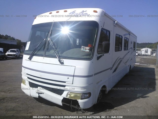 5B4LP57G113332706 - 2001 WORKHORSE CUSTOM CHASSIS MOTORHOME CHASSIS  WHITE photo 2