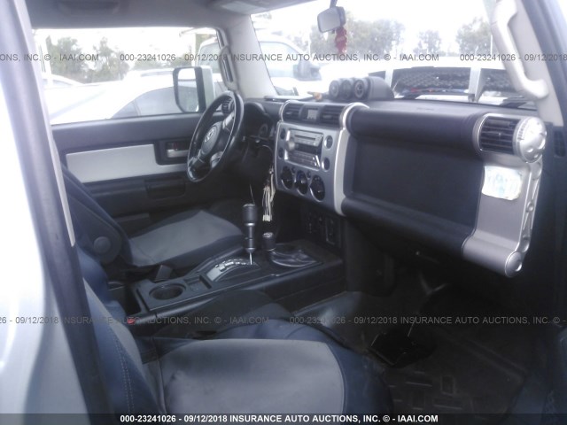 JTEBU11F88K021678 - 2008 TOYOTA FJ CRUISER SILVER photo 5