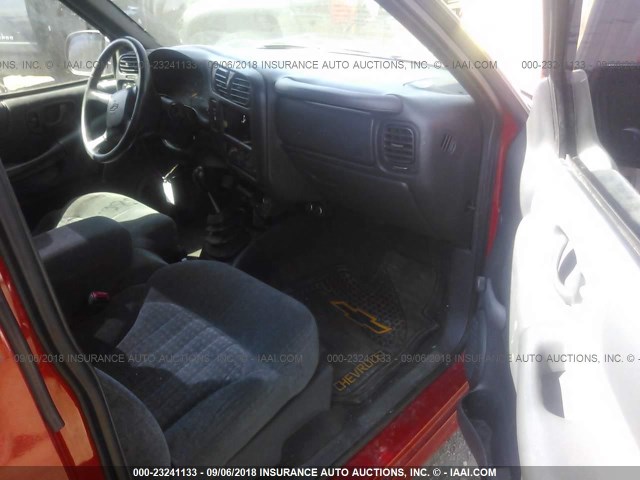 1GCCS1449Y8115851 - 2000 CHEVROLET S TRUCK S10 RED photo 5