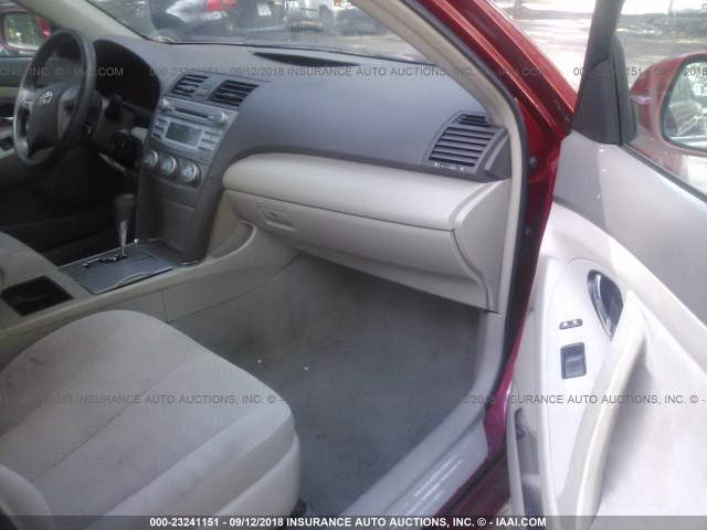 4T4BE46K29R138978 - 2009 TOYOTA CAMRY SE/LE/XLE RED photo 5