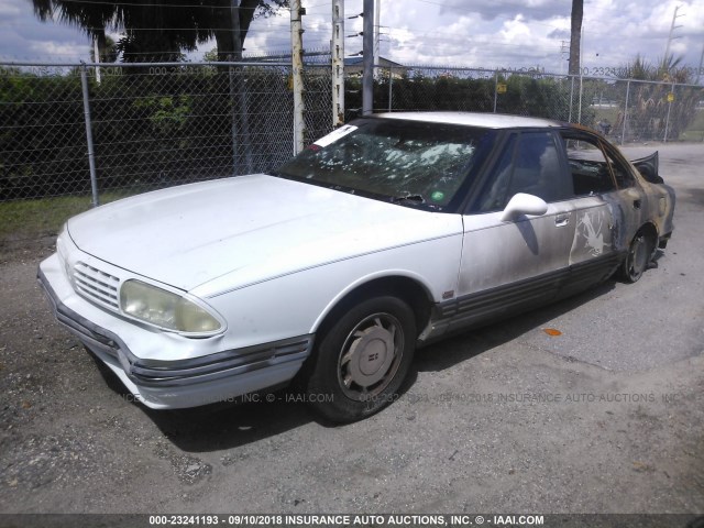 1G3HN52KXS4819769 - 1995 OLDSMOBILE 88 ROYALE WHITE photo 2