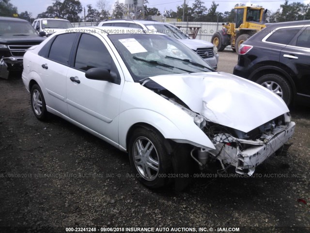 1FAFP34301W174120 - 2001 FORD FOCUS SE/SE SPORT WHITE photo 1