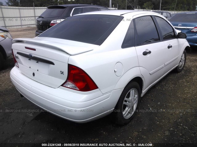 1FAFP34301W174120 - 2001 FORD FOCUS SE/SE SPORT WHITE photo 4