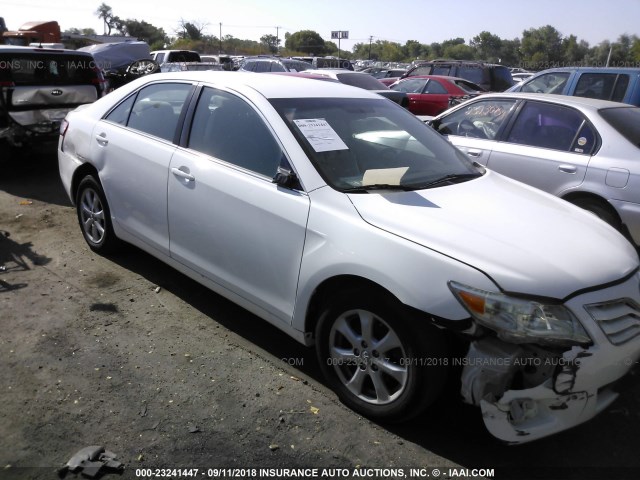 4T1BF3EKXBU623376 - 2011 TOYOTA CAMRY SE/LE/XLE 白色 照片 1