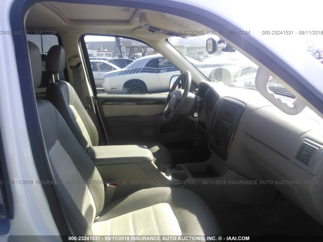 1FMZU74W03UC29547 - 2003 FORD EXPLORER EDDIE BAUER WHITE photo 5