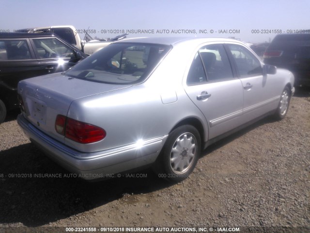 WDBJF65F0WA500468 - 1998 MERCEDES-BENZ E 320 SILVER photo 4