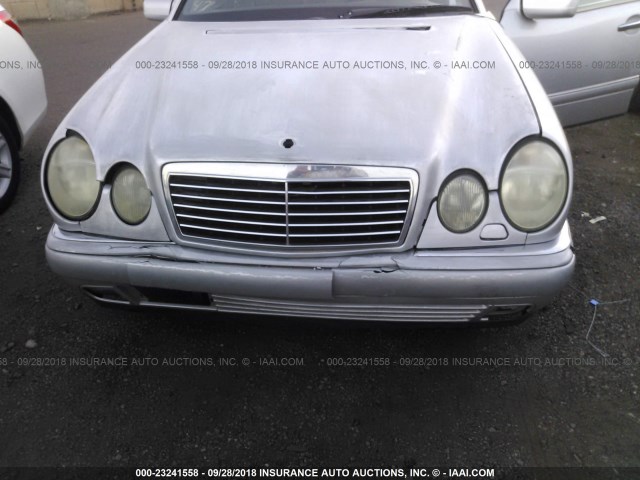 WDBJF65F0WA500468 - 1998 MERCEDES-BENZ E 320 SILVER photo 6