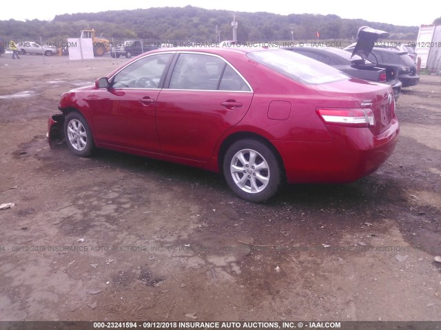 4T1BF3EK2BU641970 - 2011 TOYOTA CAMRY SE/LE/XLE 红色 照片 3